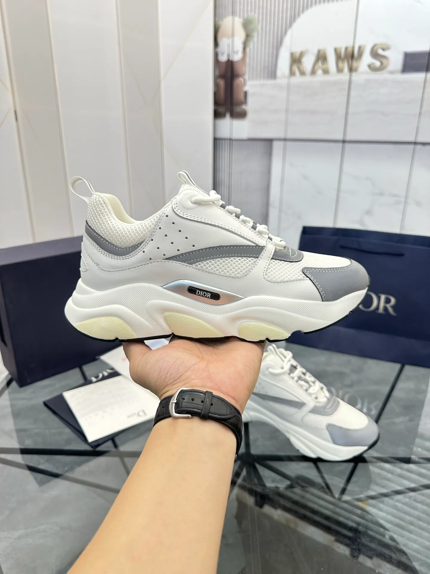 Men's shoes: 💰P460¥ Ready in Guangzhou, fully packaged Product trademark: Dior* "Dior*" low-top casual shoes Regular size: 38-46 (can be customized to 47) B22 Product materials: imported cowhide leather upper spliced ​​with original fabric, breathable lining, original outsole. Number: 920